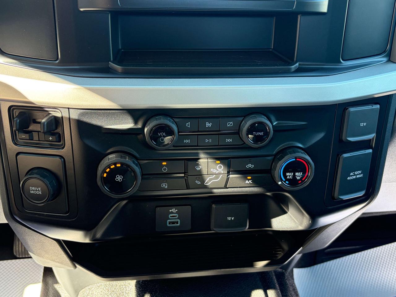 2024 Ford F-350 XL 2WD SuperCab 168  WB 60  CA Photo