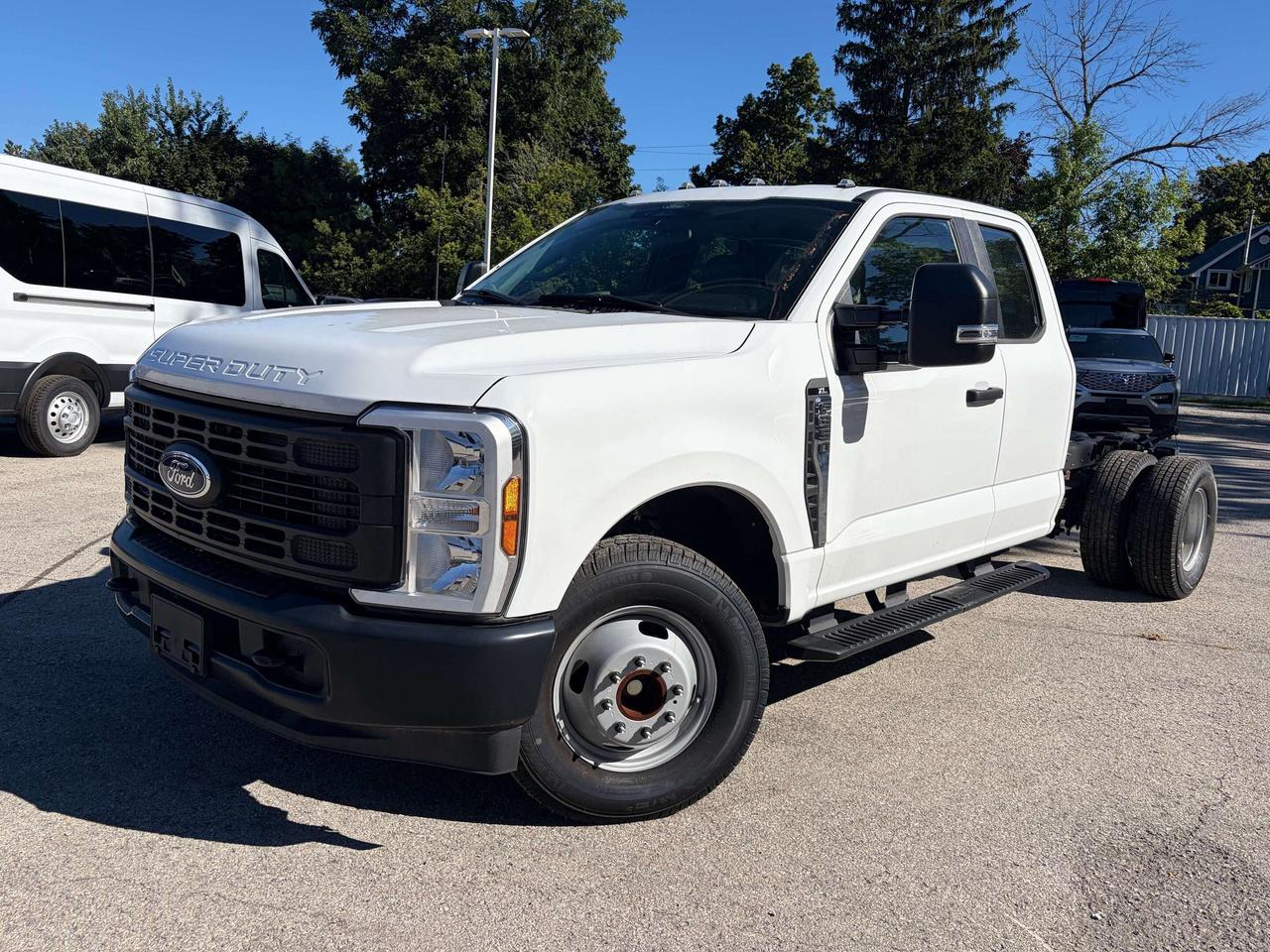 Oxford White 2024 Ford F-350 Super Duty Chassis Pickup Truck 4X2 Automatic