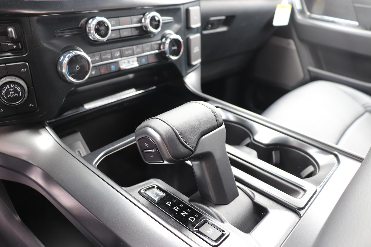 2025 Ford F-150 Lariat 4WD SuperCrew 5.5' Box Photo5