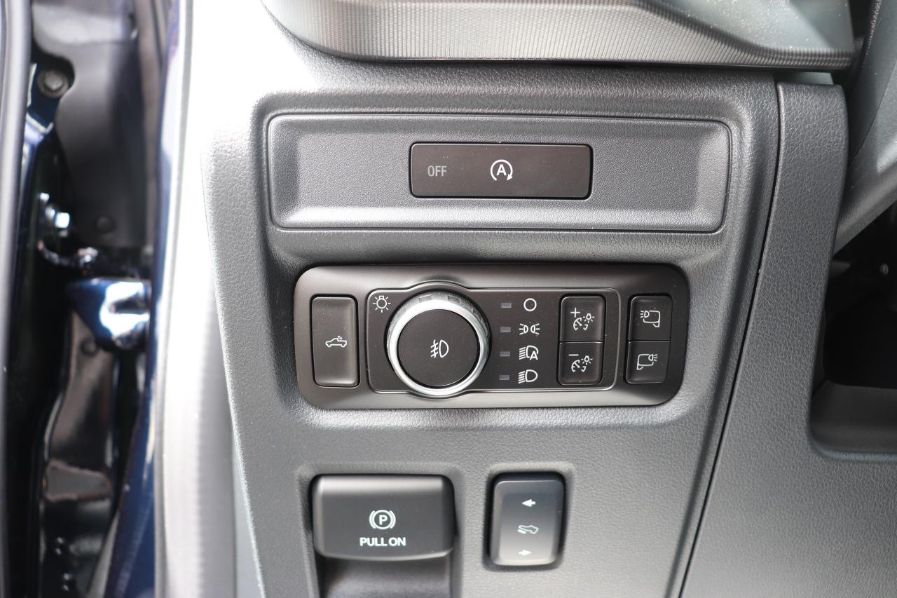 2025 Ford F-150 Lariat 4WD SuperCrew 5.5' Box Photo5