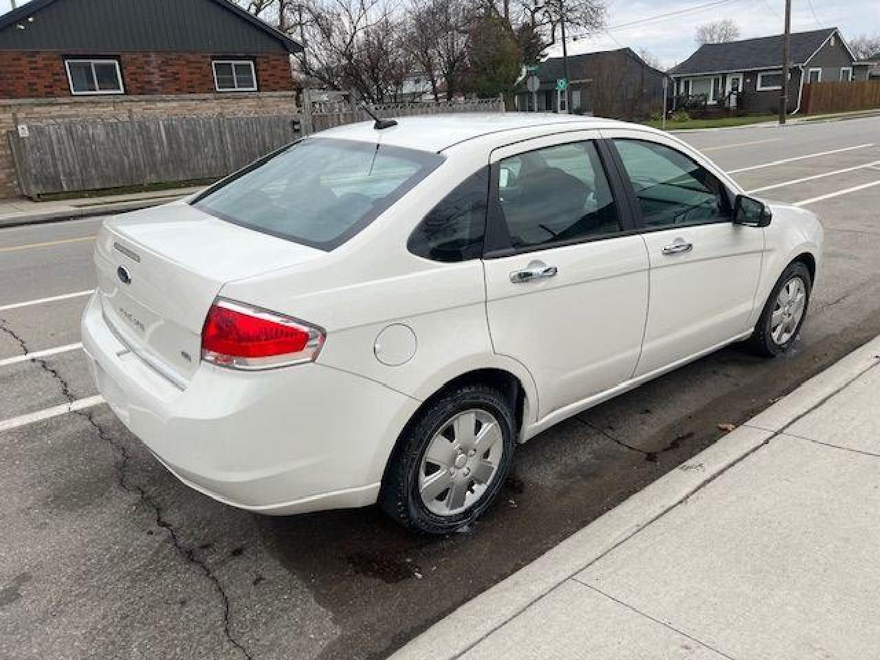 2011 Ford Focus SE - Photo #4