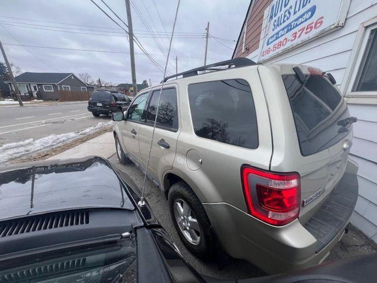 2011 Ford Escape 4WD 4DR V6 AUTO XLT - Photo #4