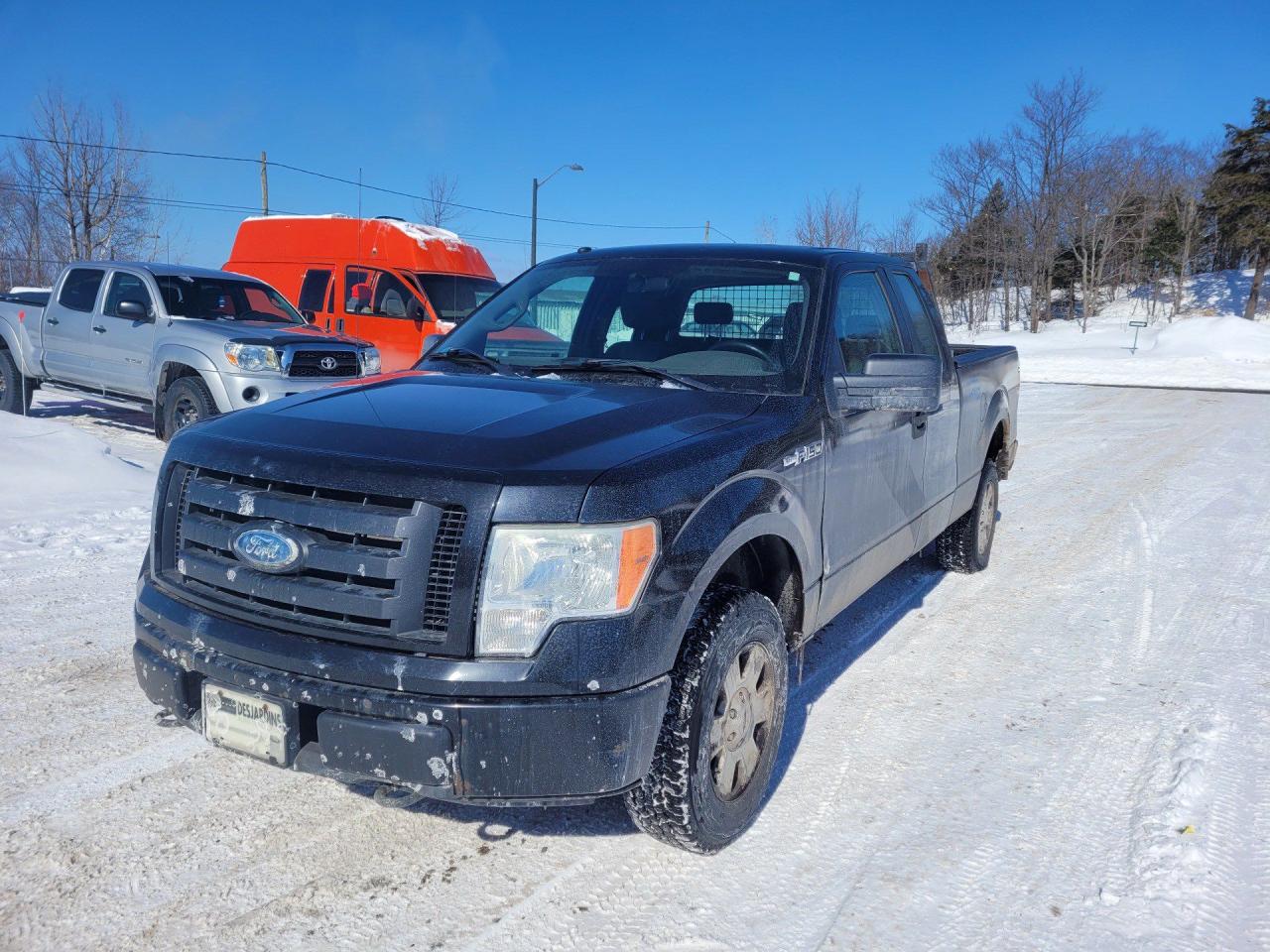 <p>F150 2009 **idéal comme pickup de ferme**</p><p>4.6 litres</p><p>89381 kilometres</p><p>Automatique</p><p>Transmission ok</p><p>Freins (hose avant gauche percé) besoin d'etre réparé</p><p>Moteur léger claquement</p><p>Frame rouillé, mais pas percé</p><p>***Frame a une petite soudure en arriere a gauche**</p><p>Bas de caisse percé</p><p>Intérieur propre</p><p>Ailes arrire rouillés</p><p>--------------------------------------------------------------------</p><p>2009 F150 **ideal as a farm pickup</p><p>4.6 liters</p><p>89381 kilometres</p><p>Automatic</p><p>Transmission ok</p><p>Brakes (front left hose punctured) need repair</p><p>Slight engine slap</p><p>Frame rusty, but not drilled</p><p>***Frame has a small weld at rear left</p><p>Underbody drilled</p><p>Clean interior</p><p>Rusty rear fenders</p>