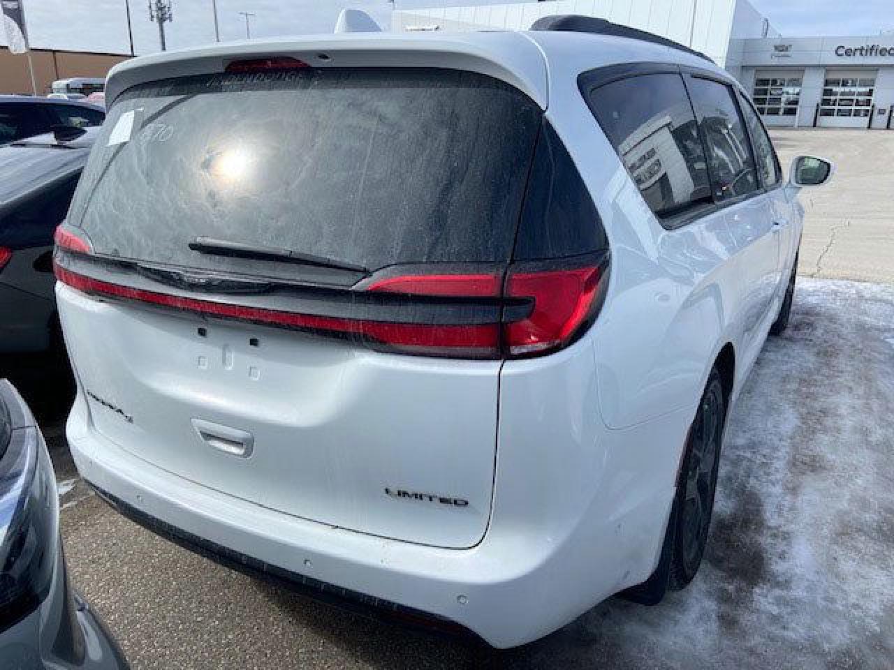 Used 2022 Chrysler Pacifica Limited for sale in Winnipeg, MB