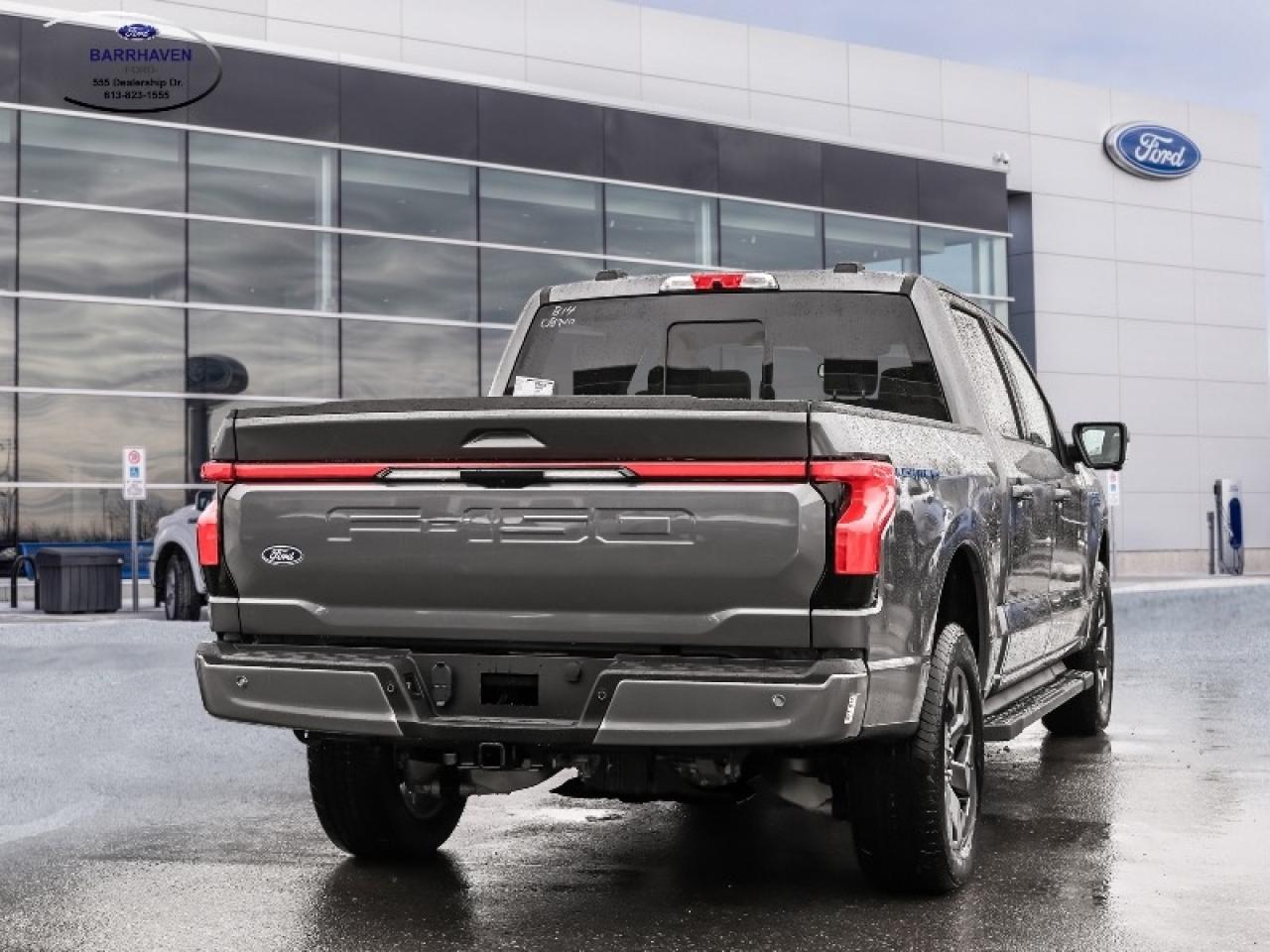 2025 Ford F-150 Lightning Lariat Photo2