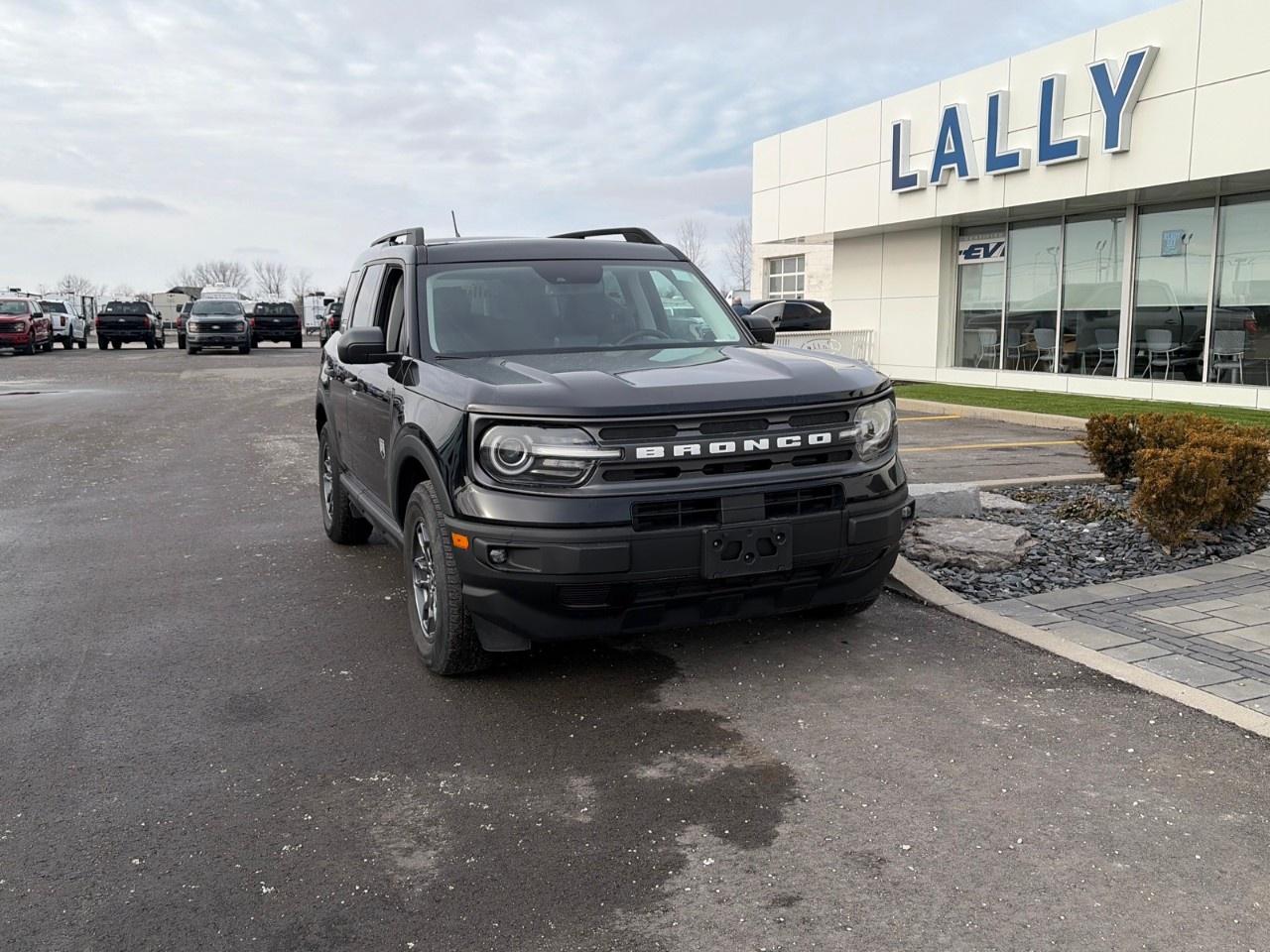 <p>The <strong>2023 Ford Bronco Sport Big Bend</strong> is a compact AWD SUV powered by a <strong>1.5 L turbocharged EcoBoost three-cylinder engine</strong> paired with an <strong>8-speed automatic transmission</strong>, producing about <strong>181 hp and 190 lb-ft of torque</strong> for balanced everyday performance and good fuel economy. It offers standard <strong>4×4 capability</strong>, practical seating for five, and modern tech features like Apple CarPlay/Android Auto and the <strong>Ford Co-Pilot360</strong> safety suite. With its rugged styling and useful convenience features, the Big Bend is a versatile choice for daily driving as well as light outdoor adventures.</p>