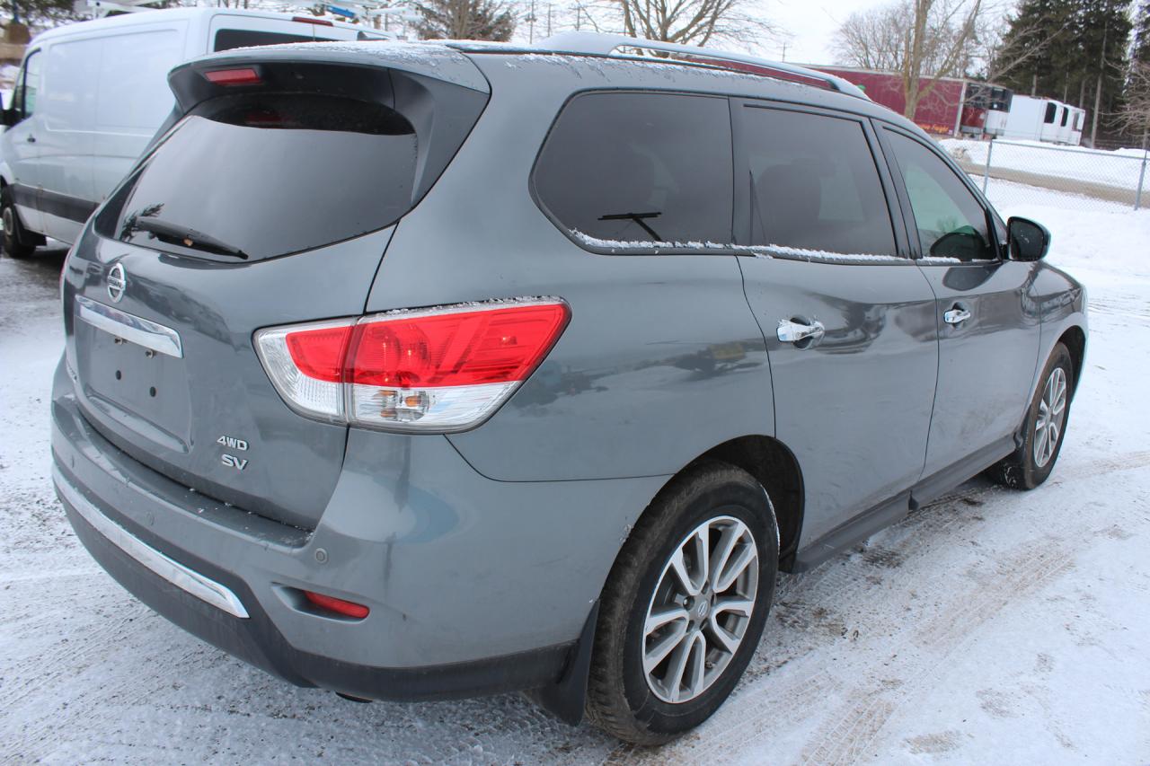 2016 Nissan Pathfinder  Photo2