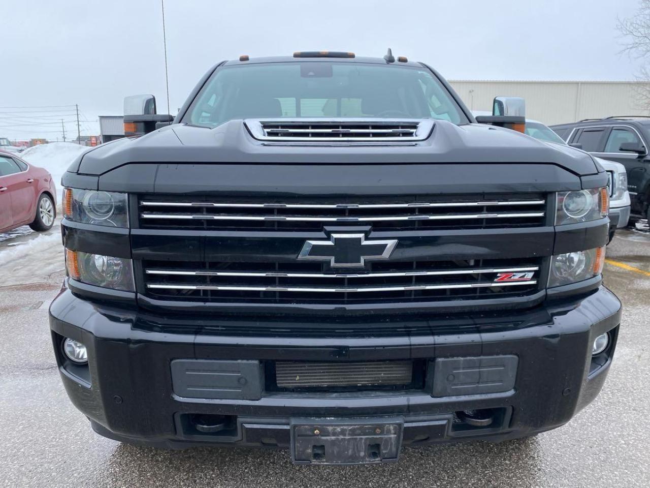2018 Chevrolet 2500HD 4WD Crew Cab 167" LTZ Photo3