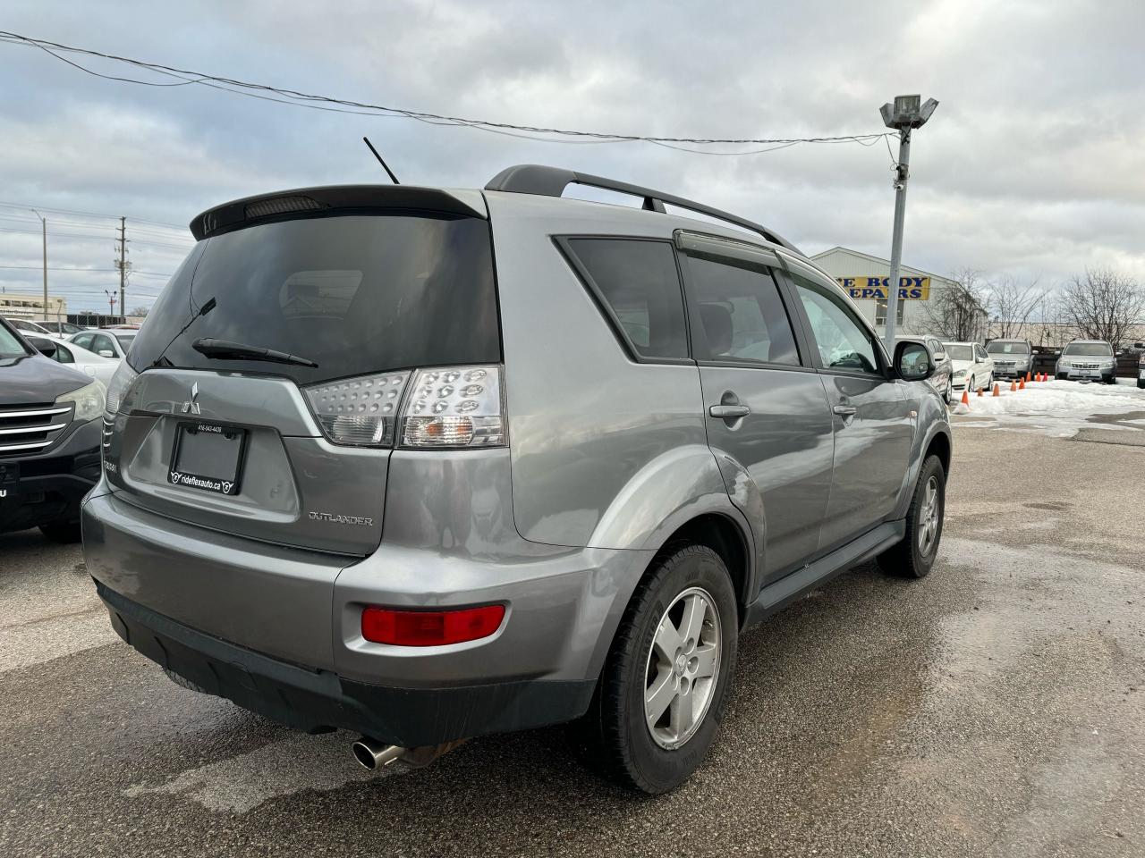 2013 Mitsubishi Outlander ES Photo4