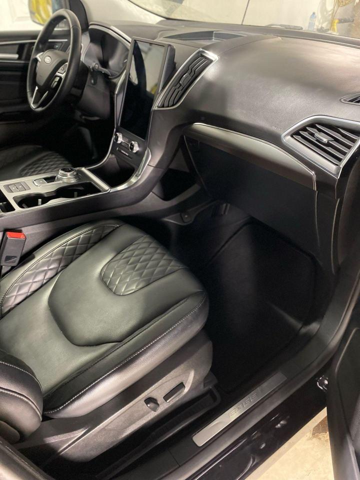 2023 Ford Edge Titanium AWD Photo