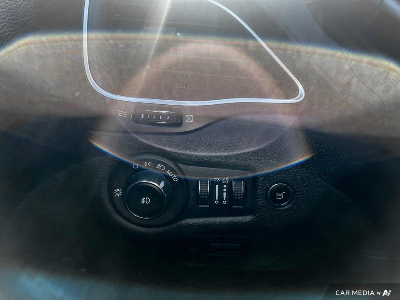2019 Jeep Cherokee TRAILHAWK / 4X4 / ROOF / LEATHER / NO ACCIDENTS - Photo #15