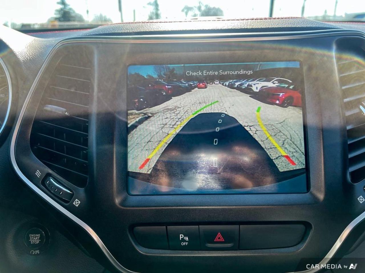 2019 Jeep Cherokee TRAILHAWK / 4X4 / ROOF / LEATHER / NO ACCIDENTS - Photo #17