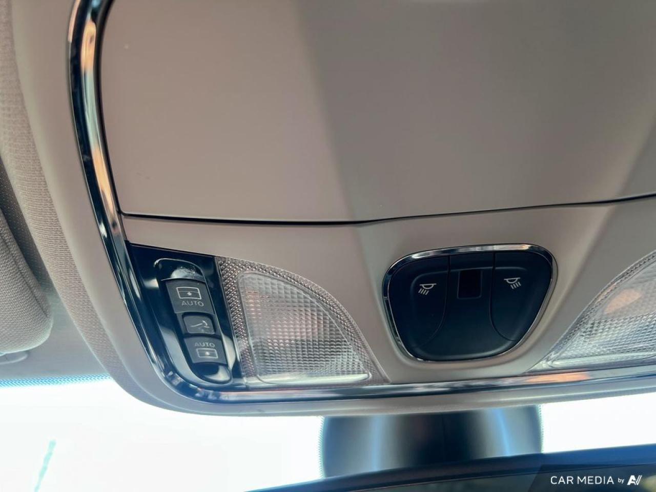 2019 Jeep Cherokee TRAILHAWK / 4X4 / ROOF / LEATHER / NO ACCIDENTS - Photo #20