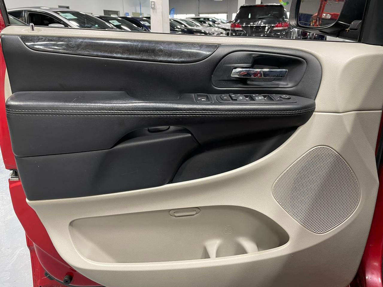 2014 Dodge Grand Caravan SXT - Photo #11