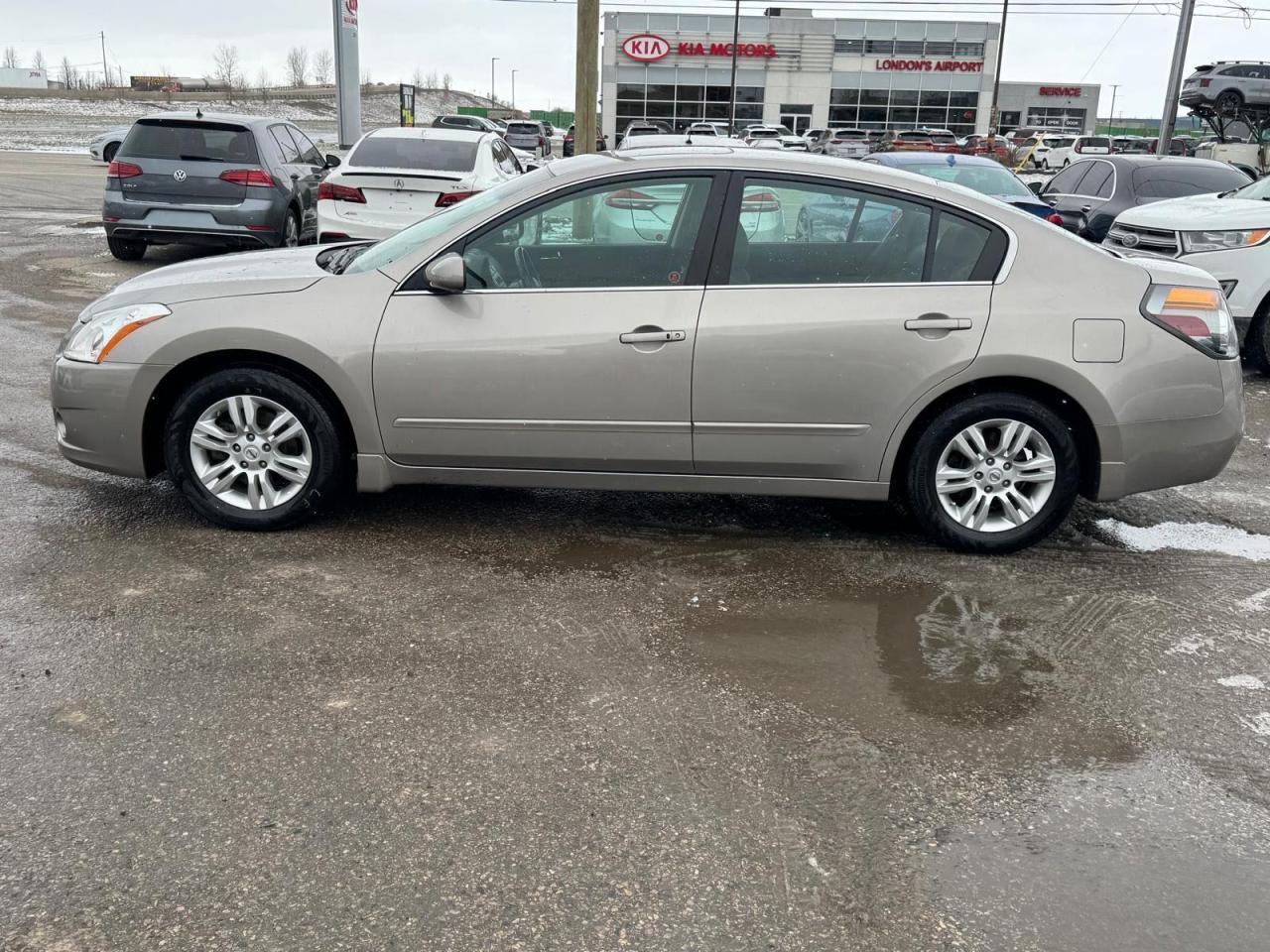 2011 Nissan Altima 2.5 S, AUTO, ONLY 64KMS, LOW KMS, CERTIFIED - Photo #2