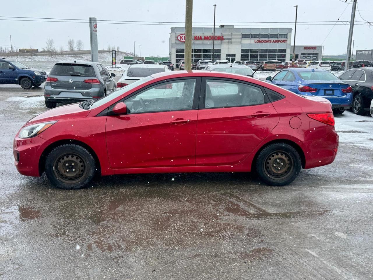 2012 Hyundai Accent GL, AUTO, ONLY 29,000KMS, LOW KMS, CERTIFIED - Photo #2