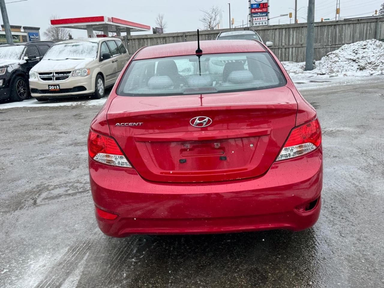 2012 Hyundai Accent GL, AUTO, ONLY 29,000KMS, LOW KMS, CERTIFIED - Photo #4