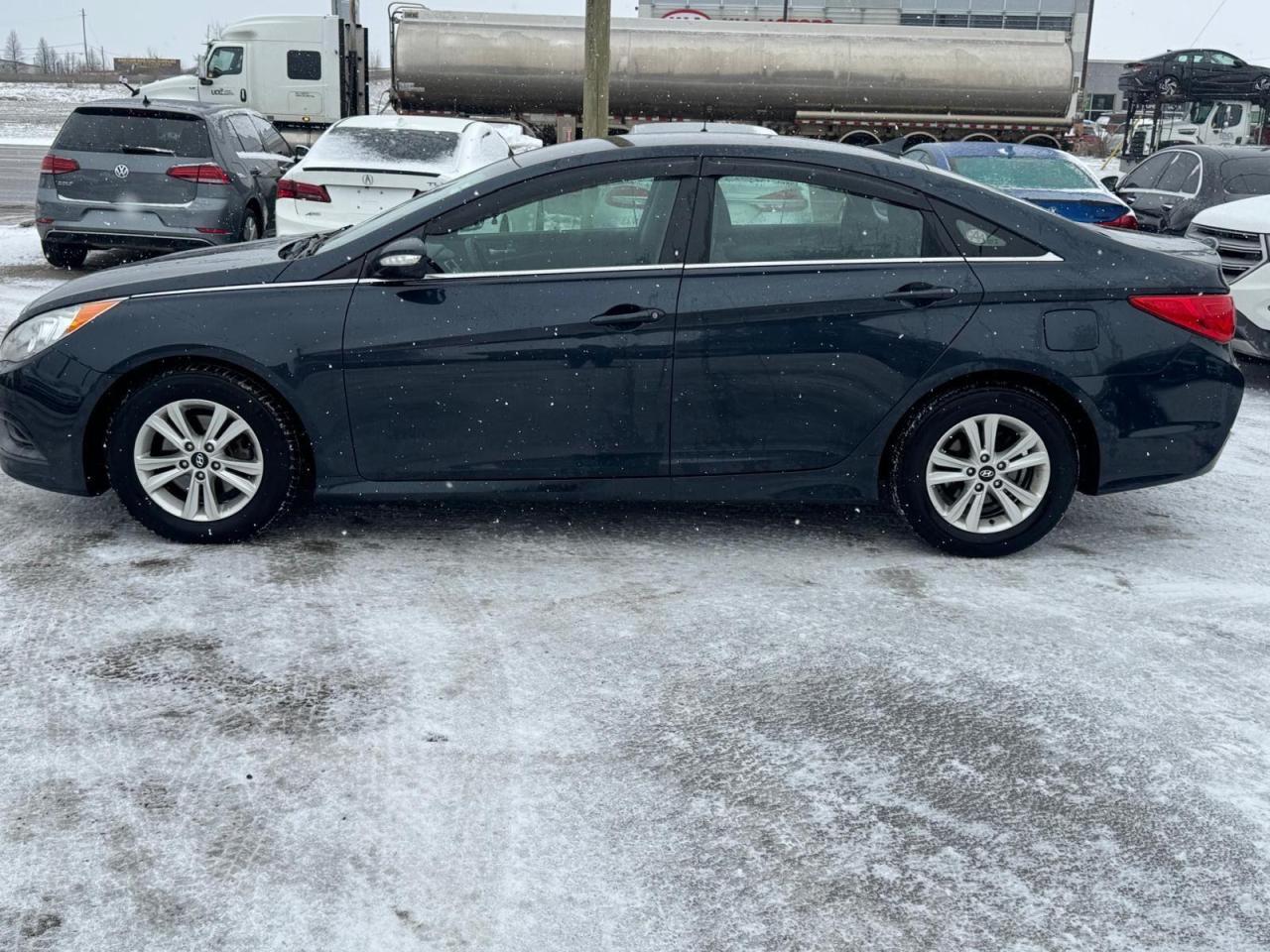 2014 Hyundai Sonata GL, AUTO, ALLOYS, 4 CYL, CAM, ONLY 64KMS, CERT - Photo #2