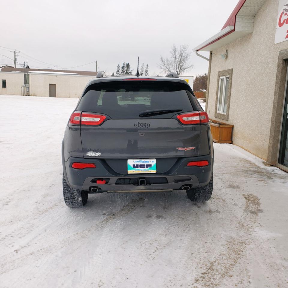 2015 Jeep Cherokee Trailhawk, Low KM Adaptive Cruise - Photo #27