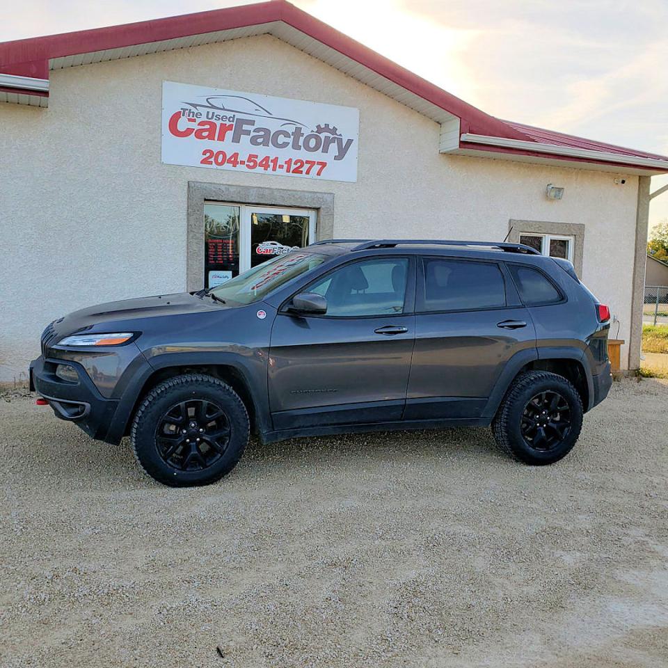 2015 Jeep Cherokee Trailhawk, Low KM Adaptive Cruise - Photo #2