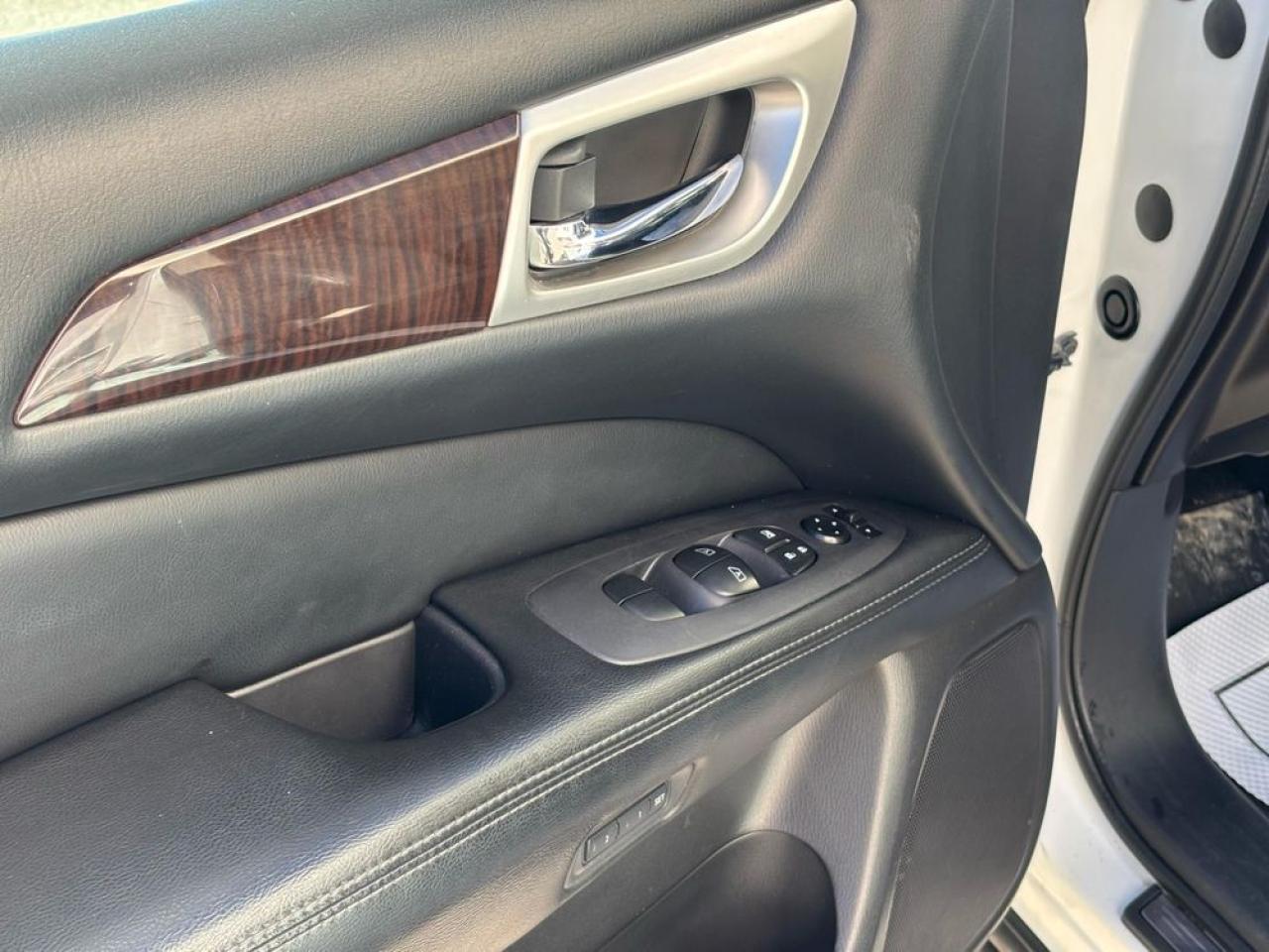 Used 2014 Nissan Pathfinder 4WD 4dr S |BIG SUMMER BLOWOUT! for sale in Calgary, AB