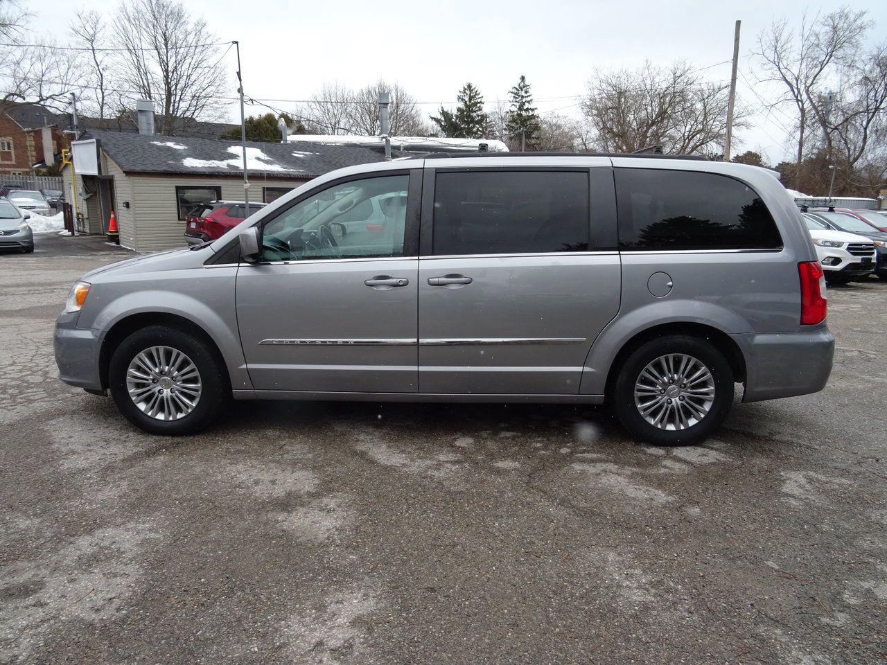 2016 Chrysler Town & Country 