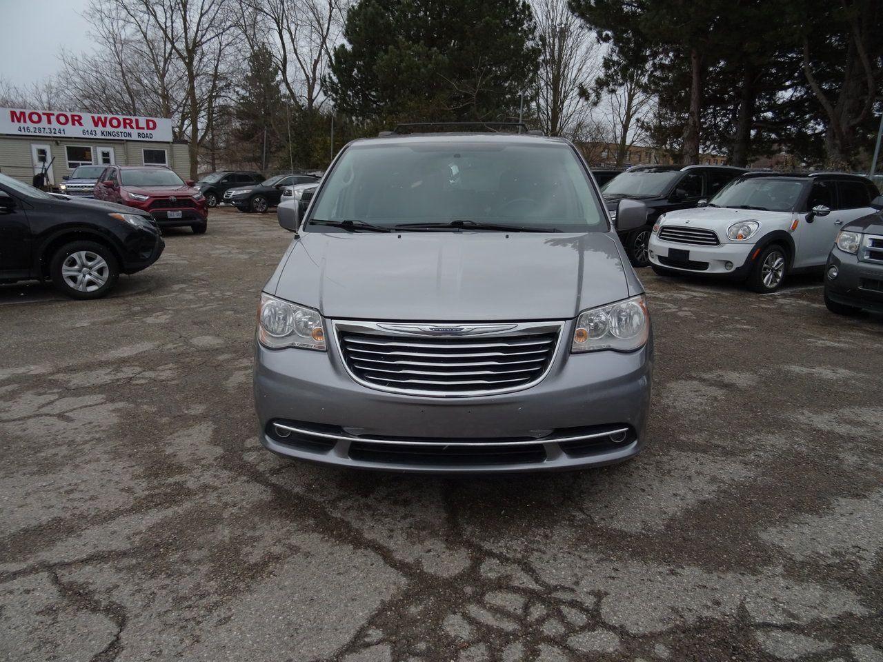 2016 Chrysler Town & Country TOURING - Photo #3