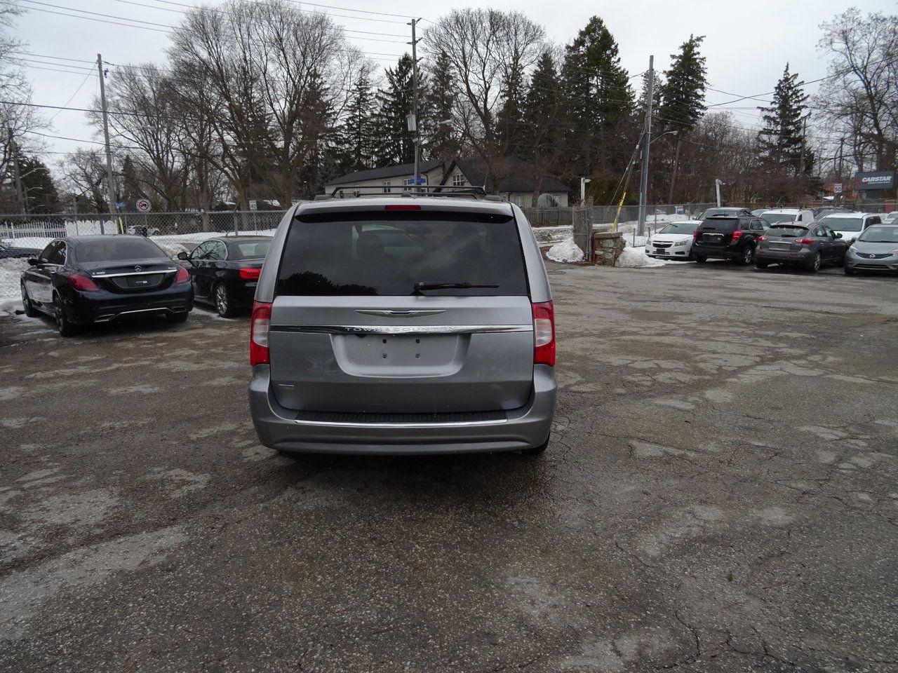 2016 Chrysler Town & Country TOURING - Photo #7