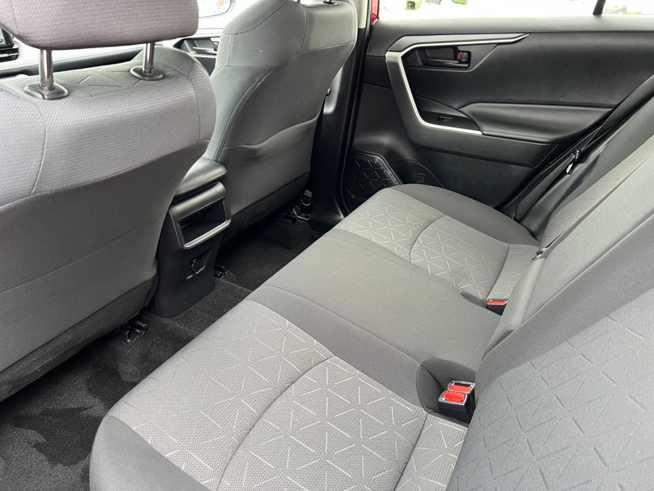 2019 Toyota RAV4 LE AWD - Photo #8