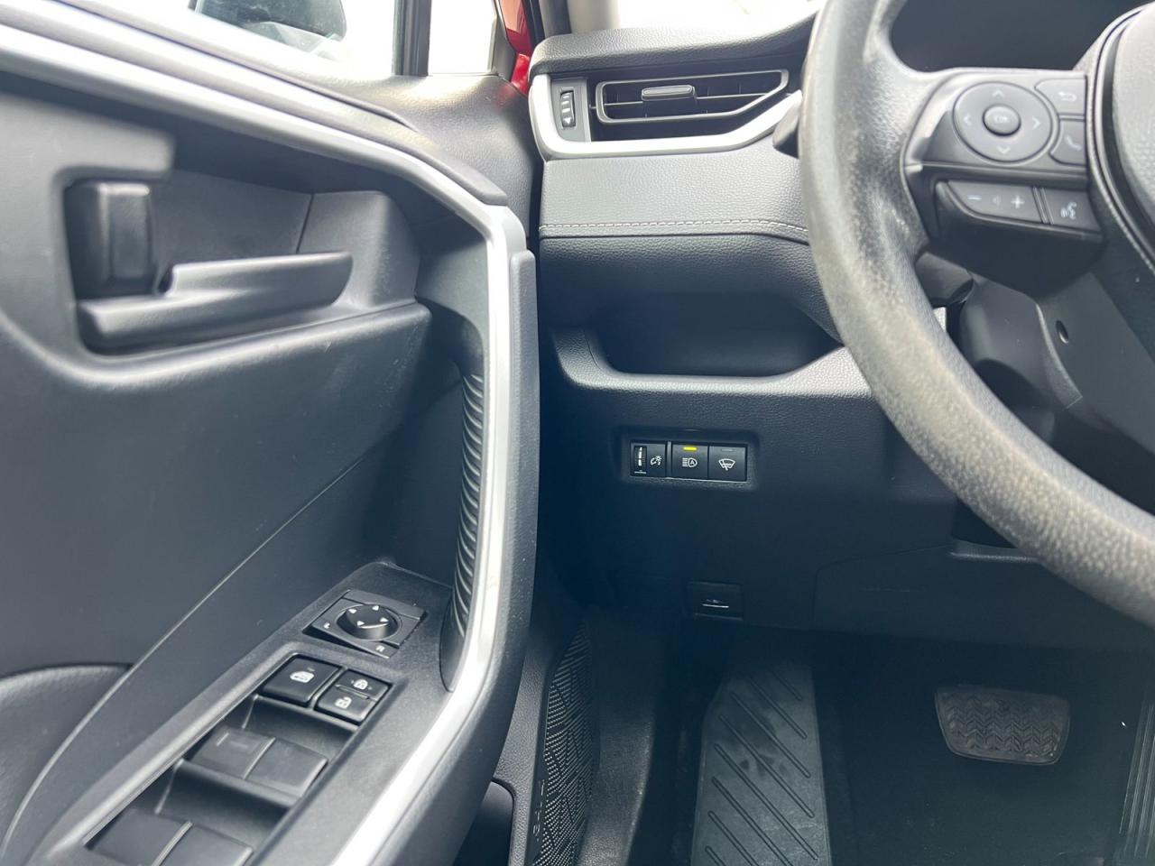 2019 Toyota RAV4 LE AWD - Photo #19