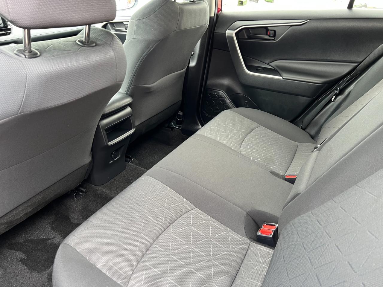 2019 Toyota RAV4 LE AWD - Photo #8