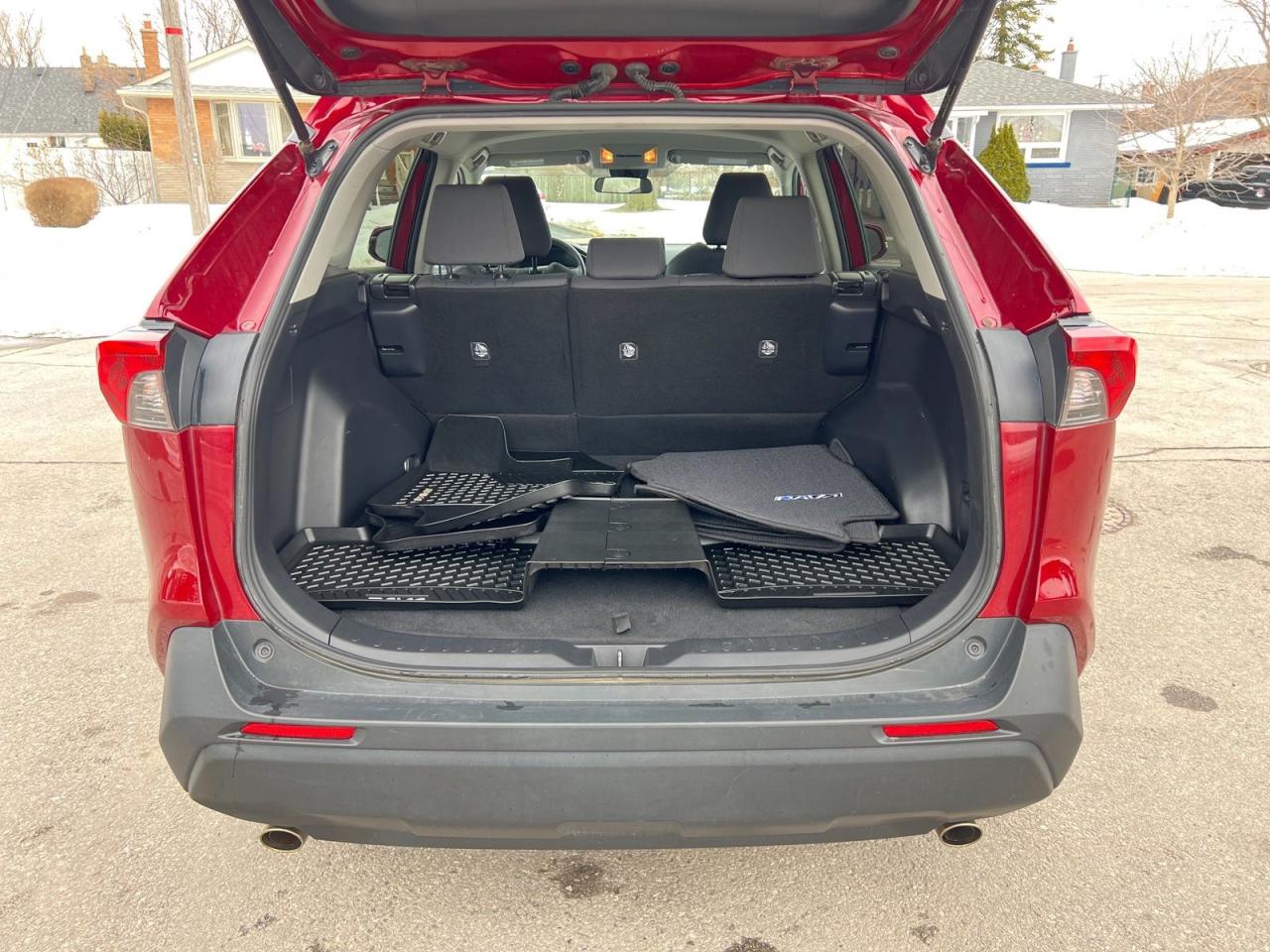 2019 Toyota RAV4 LE AWD - Photo #9