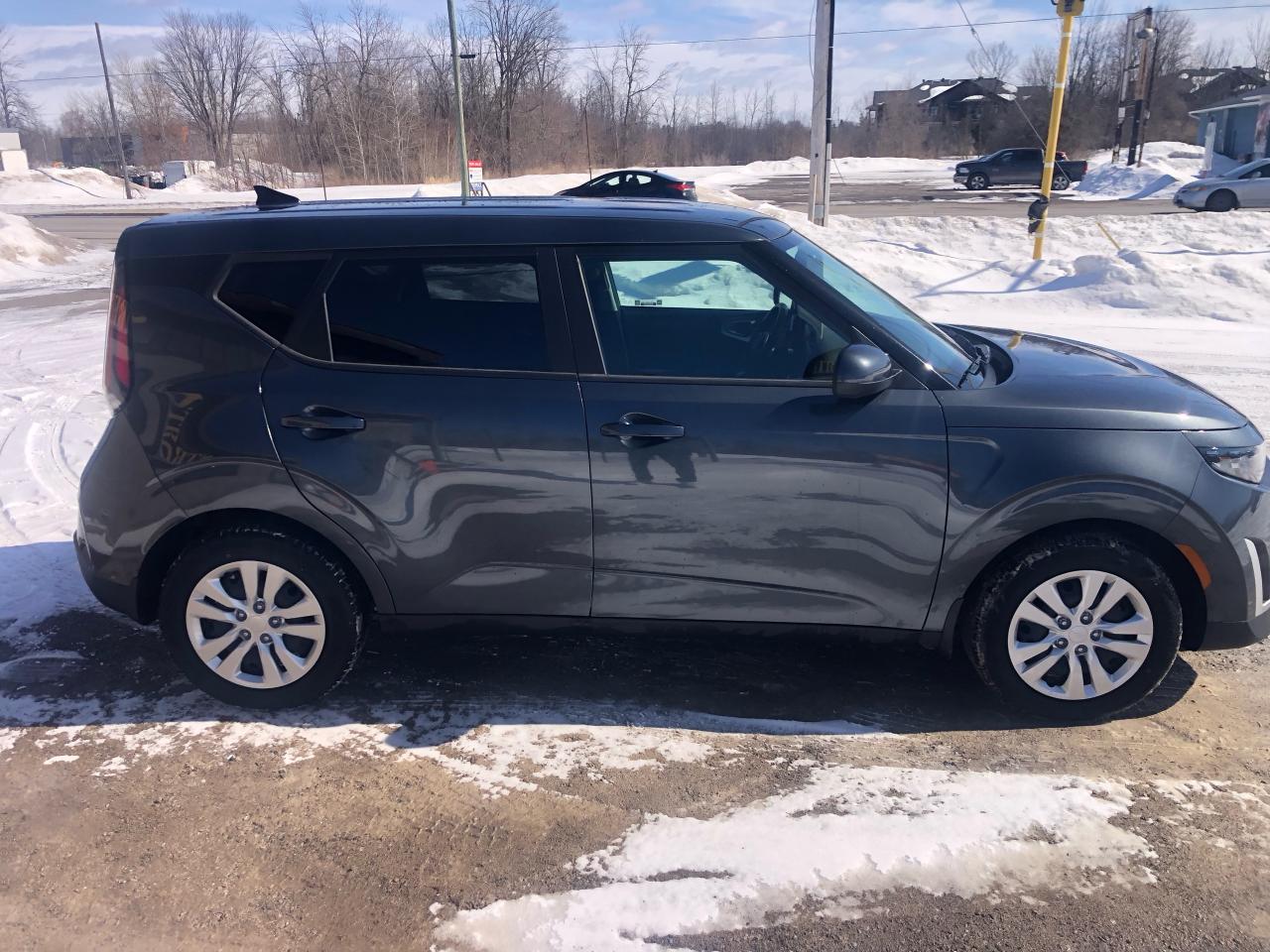 2023 Kia Soul LX - Photo #3