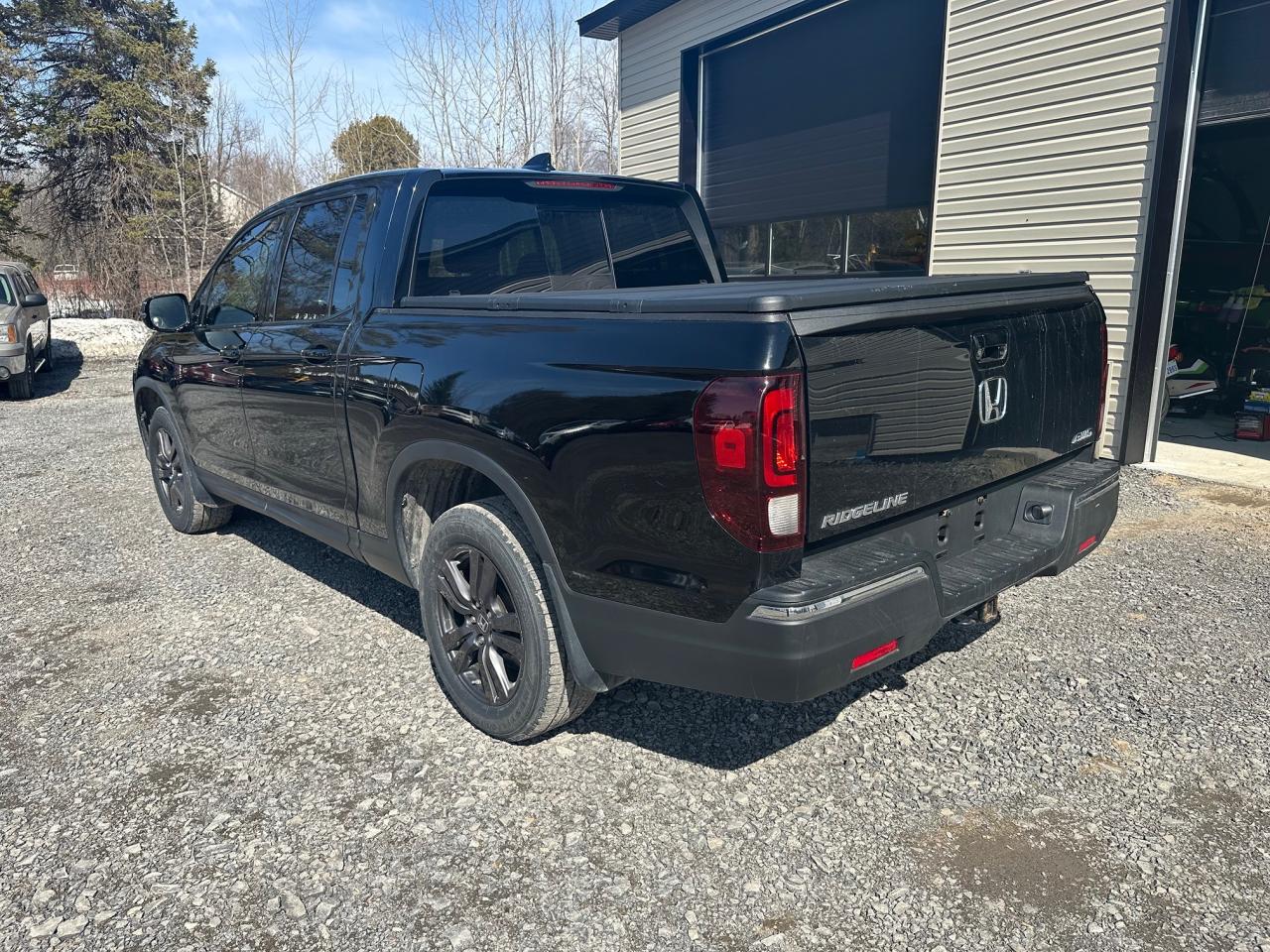 2017 Honda Ridgeline SPORT - Photo #3