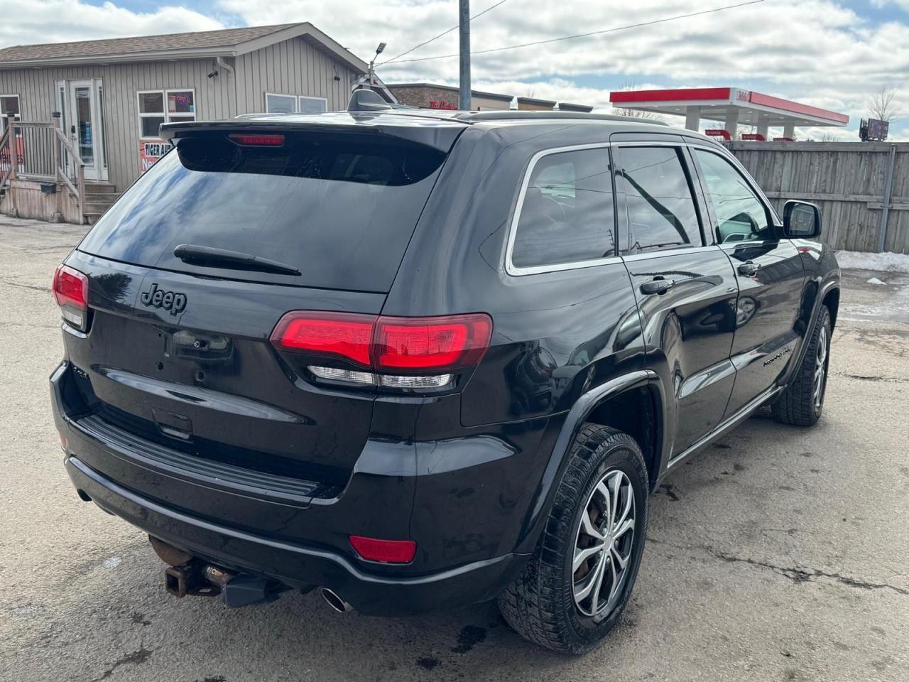 2015 Jeep Grand Cherokee LAREDO, 4X4, SUNROOF, BLACK ON BLACK, CERTIFIED - Photo #5