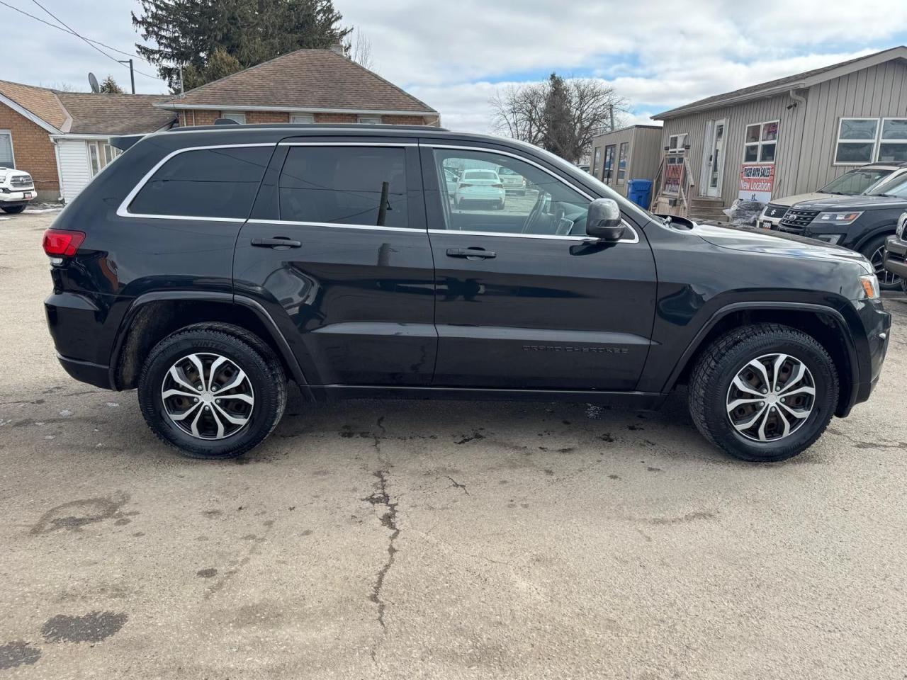 2015 Jeep Grand Cherokee LAREDO, 4X4, SUNROOF, BLACK ON BLACK, CERTIFIED - Photo #6