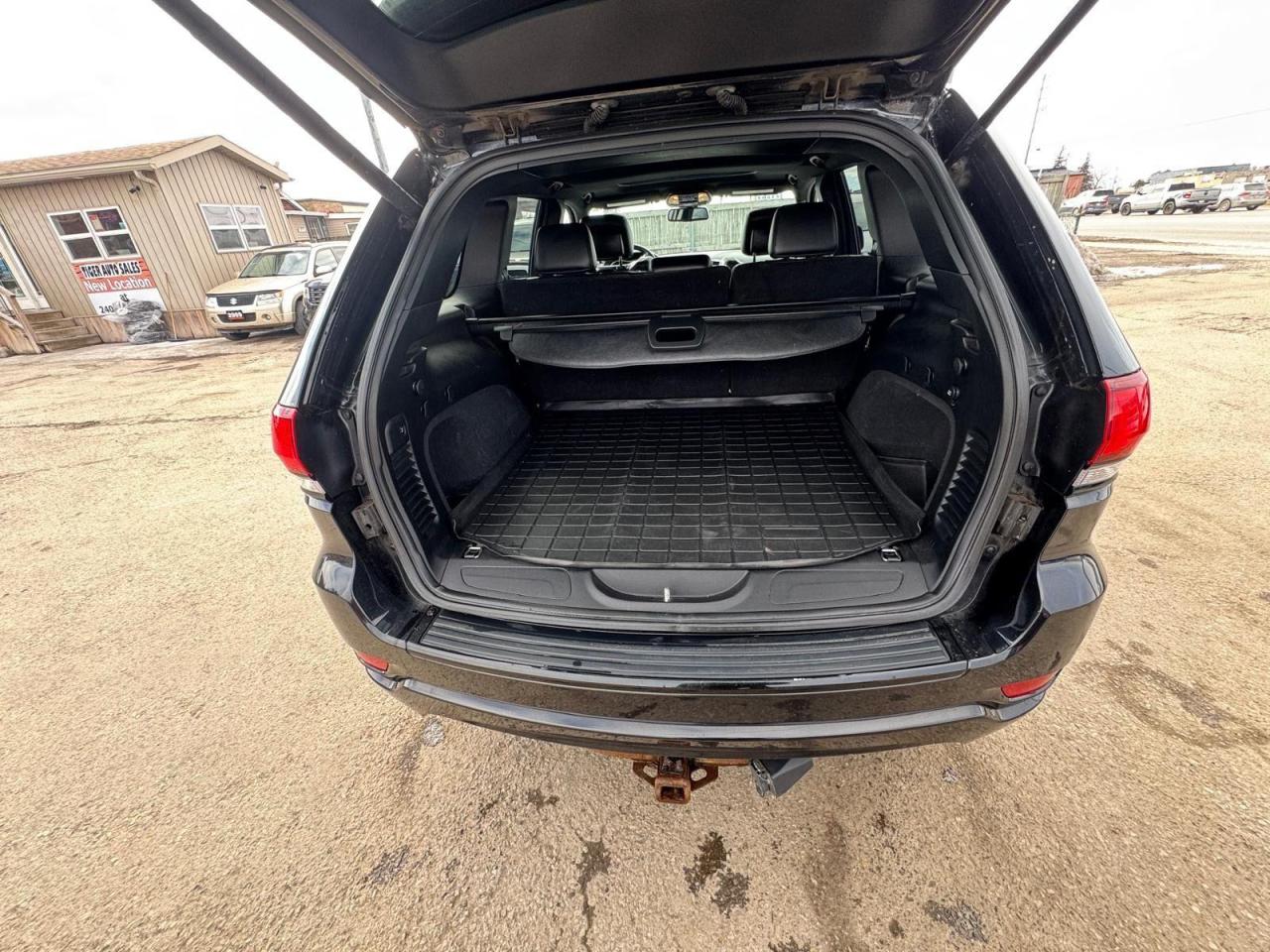 2015 Jeep Grand Cherokee LAREDO, 4X4, SUNROOF, BLACK ON BLACK, CERTIFIED - Photo #16