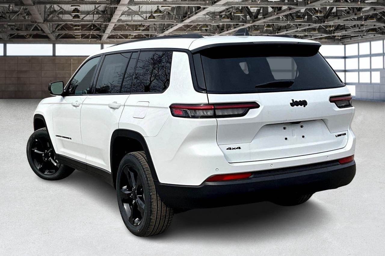 2025 Jeep Grand Cherokee L LIMITED 4X4 | LuxTech2 | PanoRoof | Black Pkg Photo2