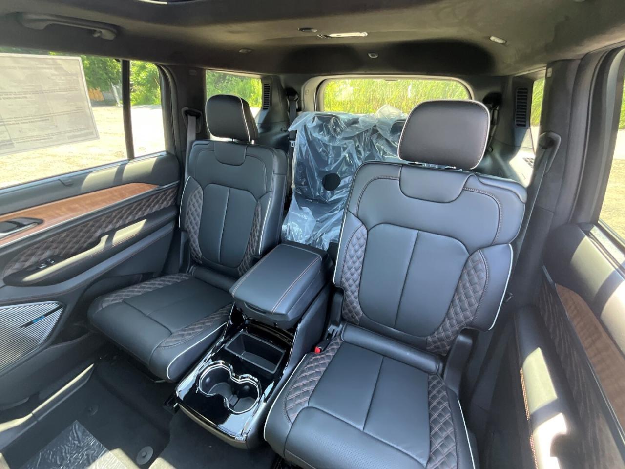 2025 Jeep Grand Cherokee L SUMMIT RESERVE | LuxTech | High Alt | Photo