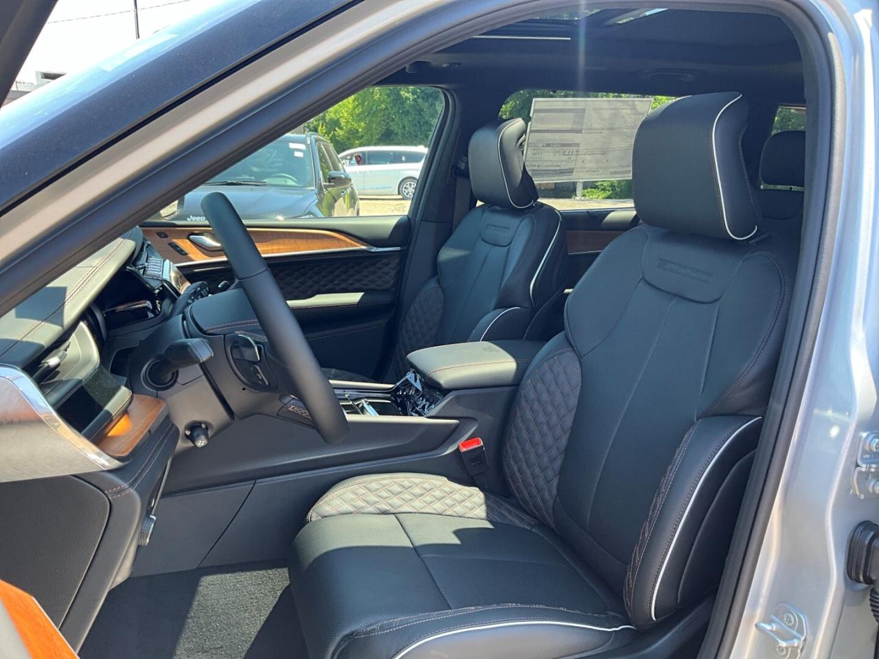 2025 Jeep Grand Cherokee L SUMMIT RESERVE | LuxTech | High Alt | Photo