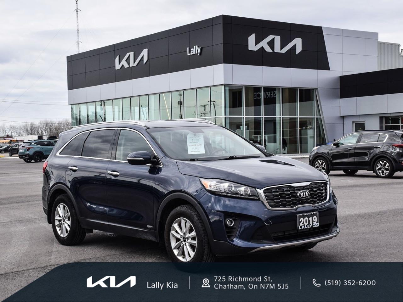 Used 2019 Kia Sorento 2.4L EX AWD | APPLE CARPLAY & ANDROID AUTO | EXTERIOR PARKING CAMERA REAR | HEATED FRONT BUCKET SEATS | HEATED STEERING WHEEL | LEATHER SEAT TRIM | STEERING WHEEL MOUNTED AUDIO CONTROLS for sale in Chatham, ON