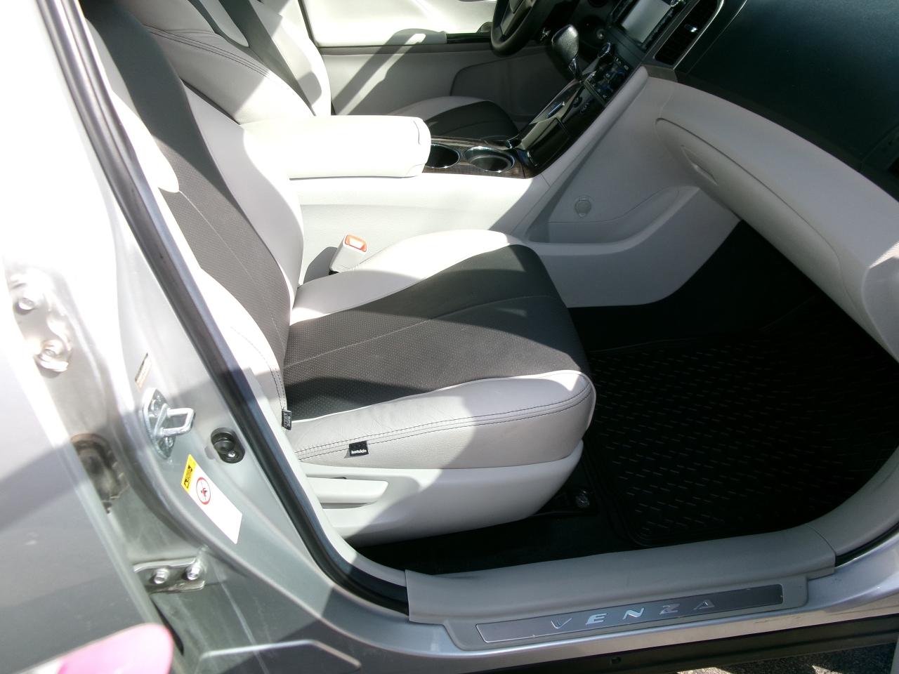 2013 Toyota Venza Leather interior   "NICE CAR" - Photo #9