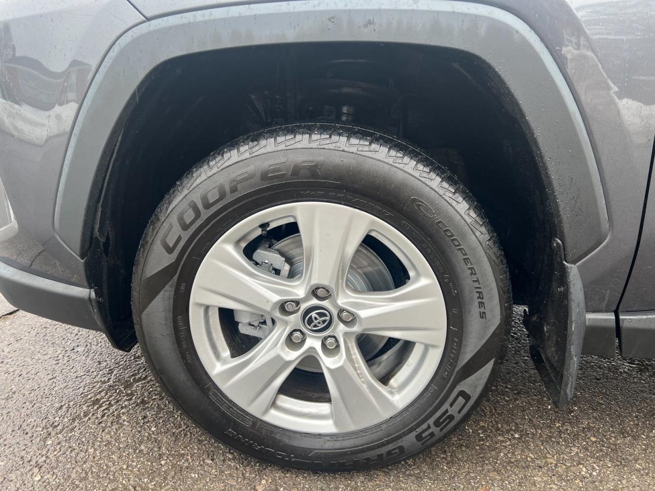 2019 Toyota RAV4 XLE AWD - Photo #8