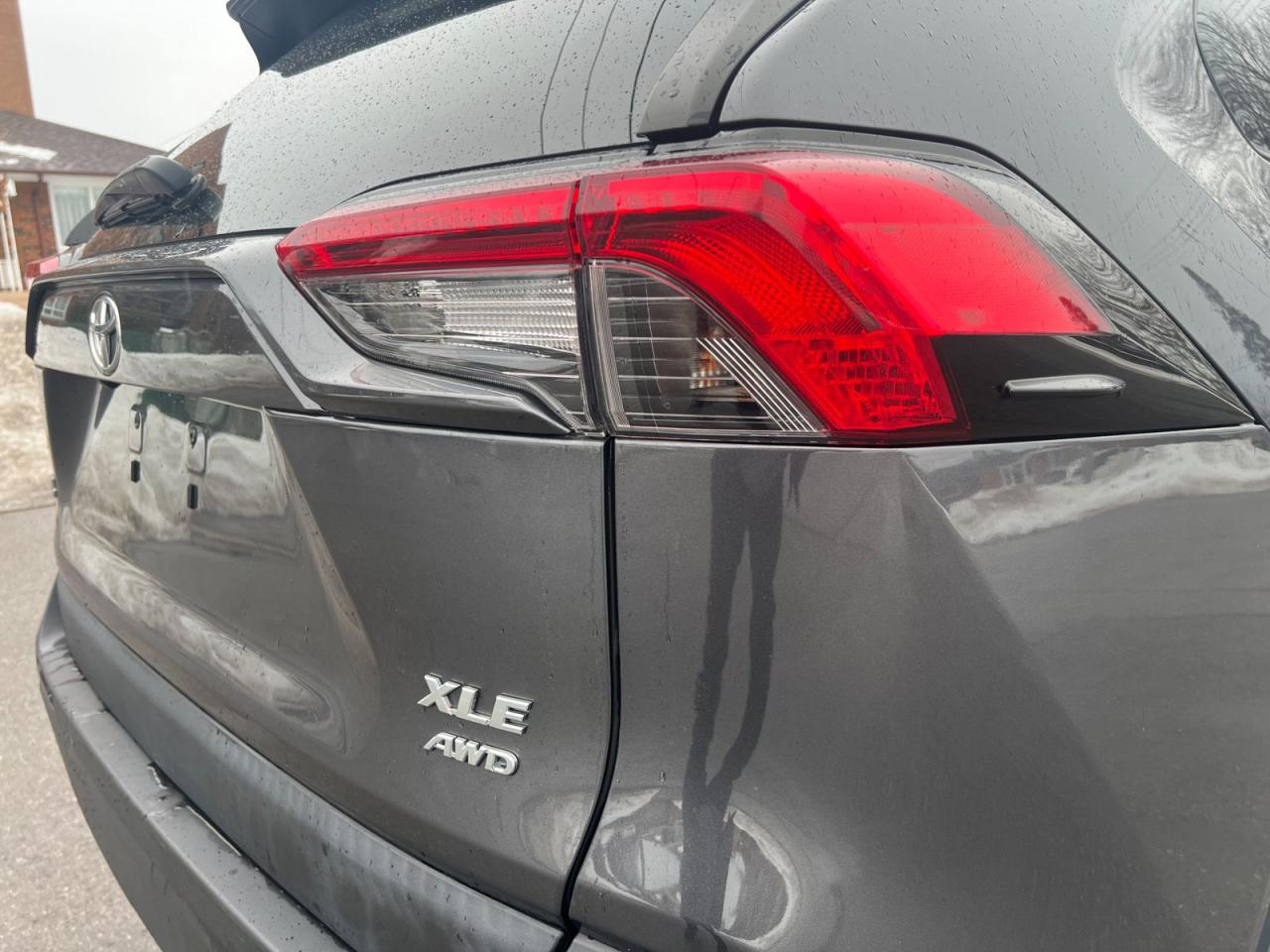2019 Toyota RAV4 XLE AWD - Photo #9
