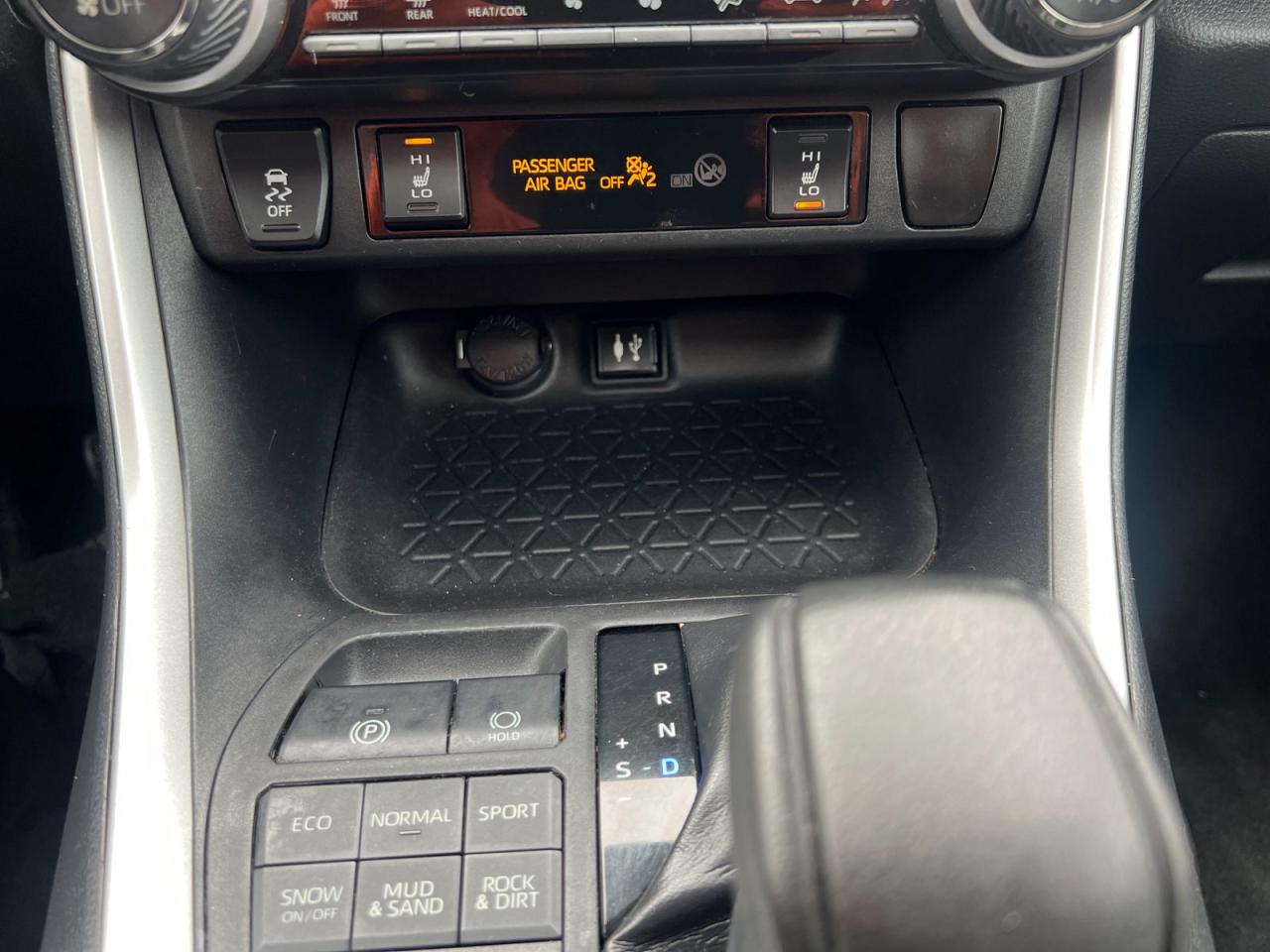 2019 Toyota RAV4 XLE AWD - Photo #25