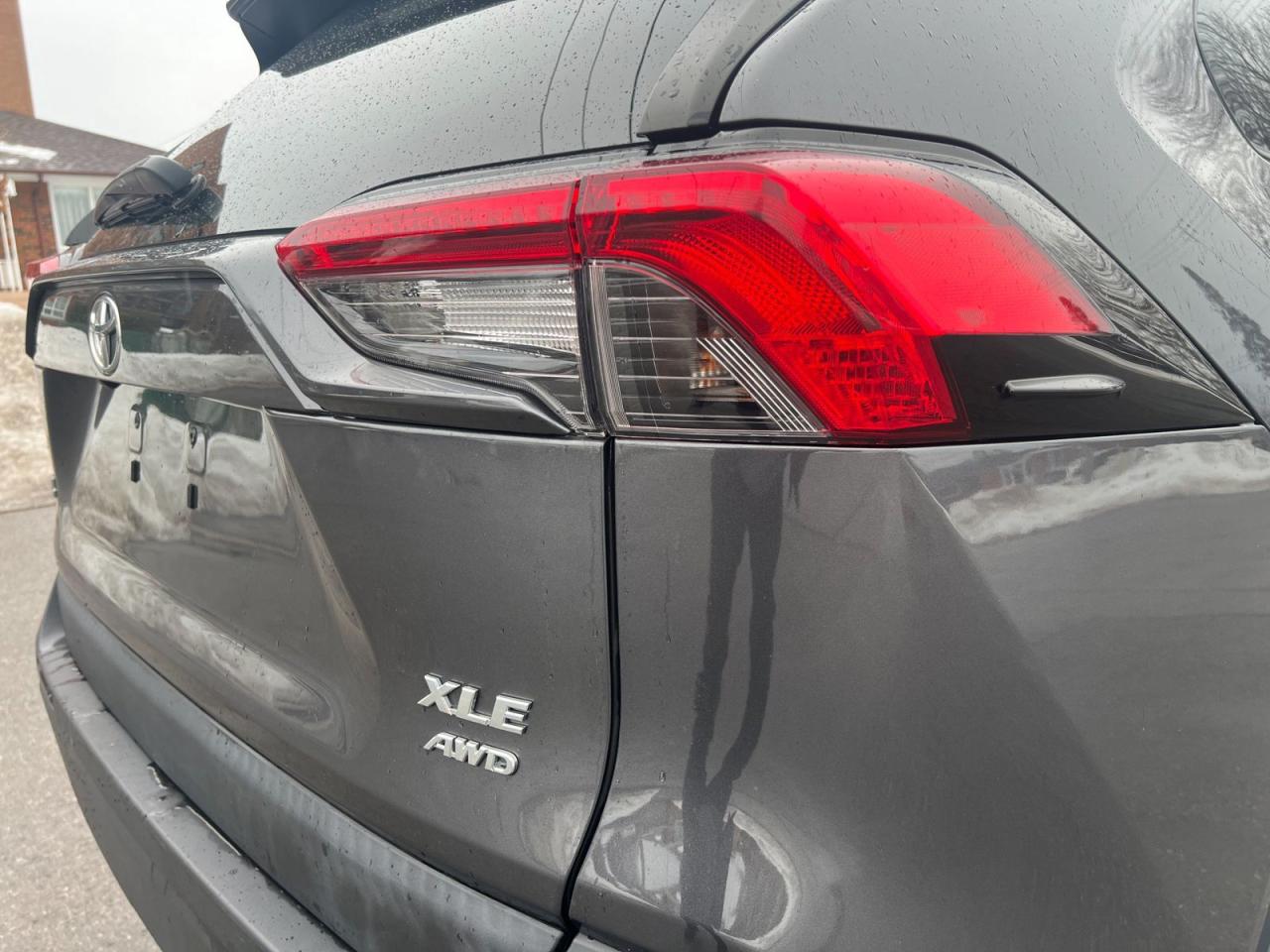 2019 Toyota RAV4 XLE AWD - Photo #9