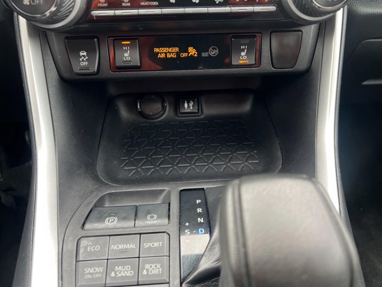 2019 Toyota RAV4 XLE AWD - Photo #25