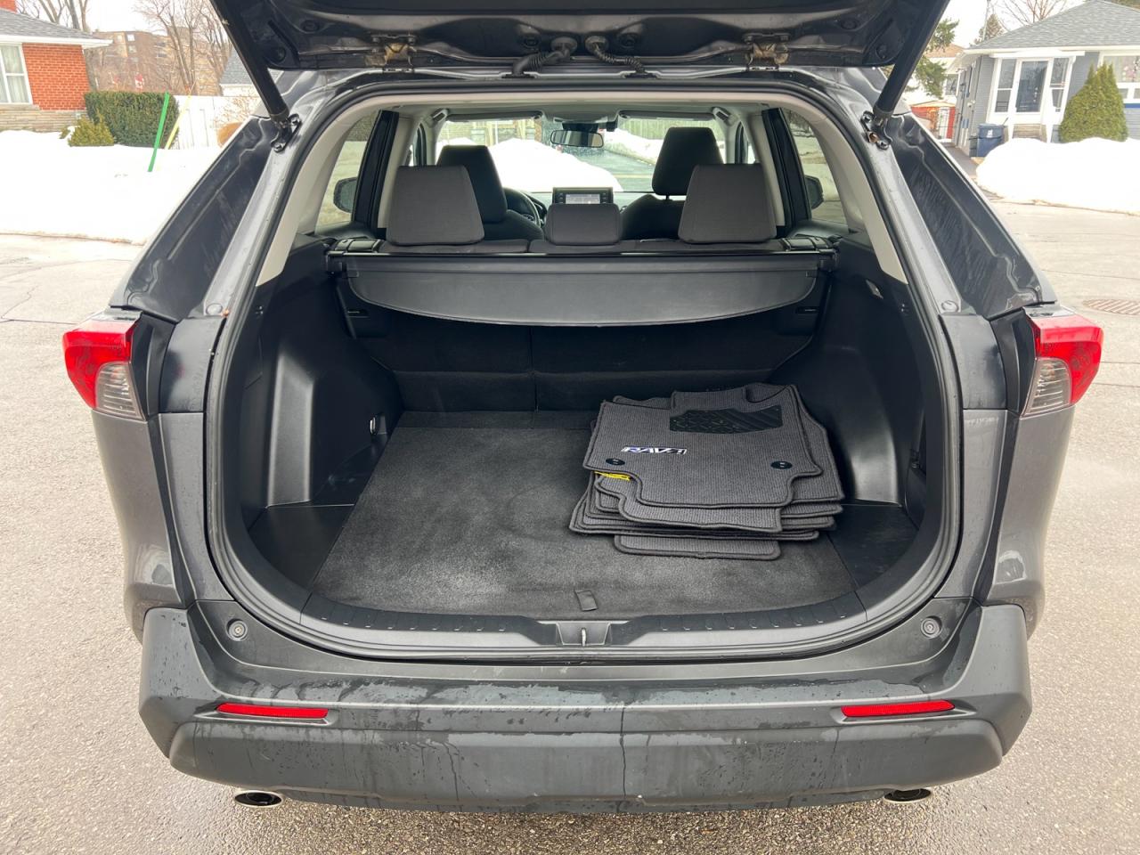 2019 Toyota RAV4 XLE AWD - Photo #12