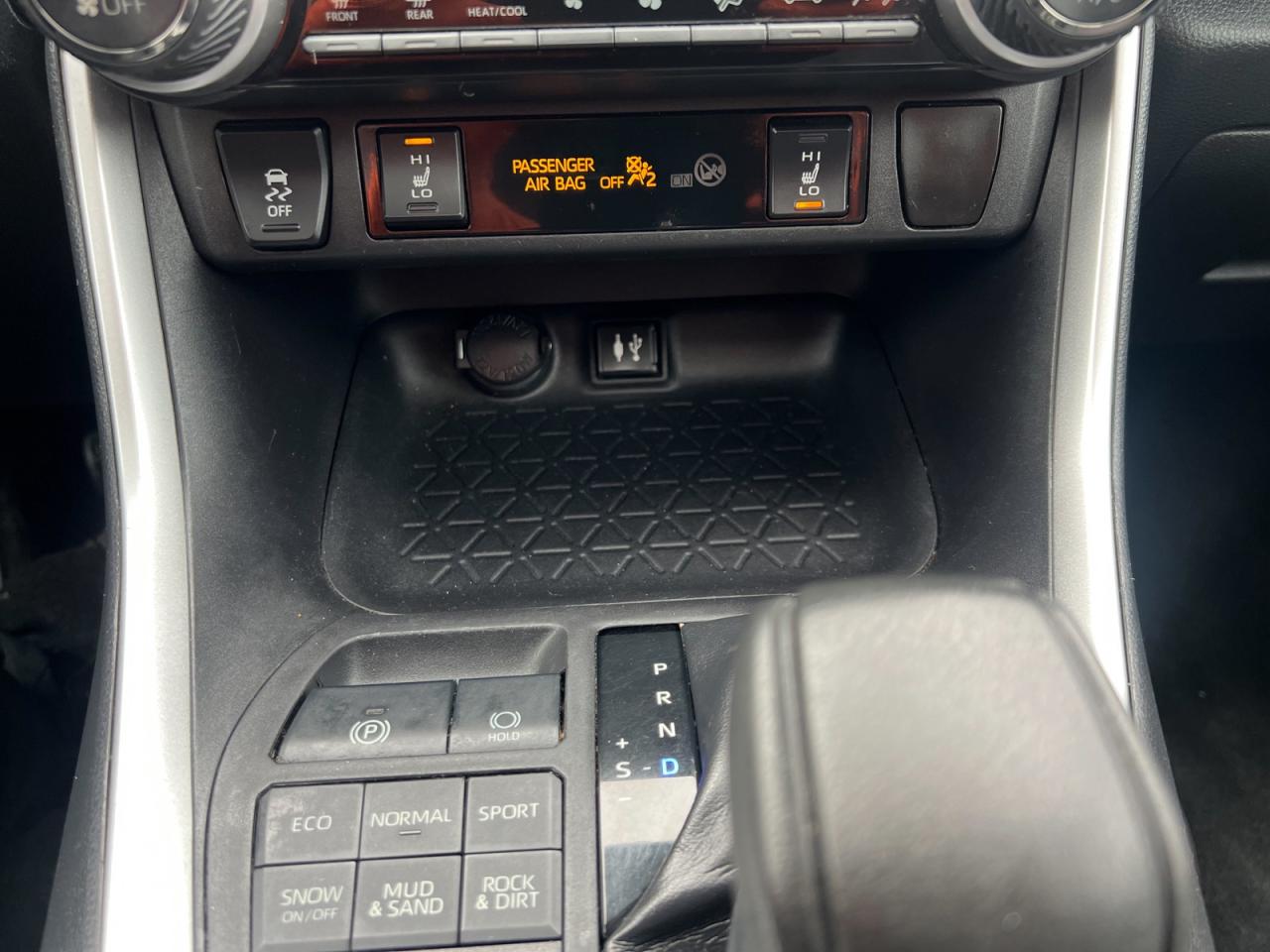 2019 Toyota RAV4 XLE AWD - Photo #25