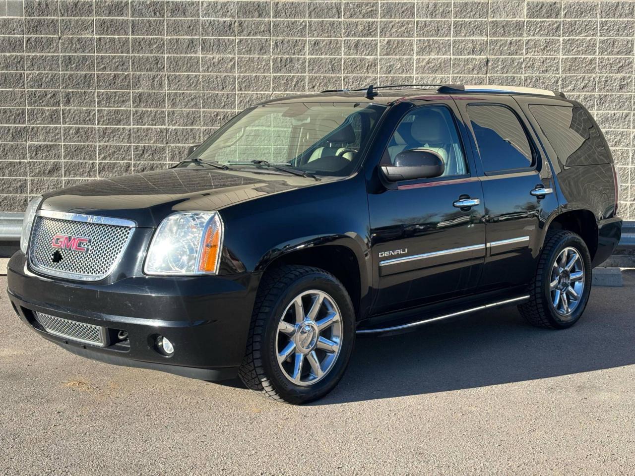 Used 2014 GMC Yukon AWD 4dr Denali| $0 DOWN | EVERYONE APPROVED! for sale in Calgary, AB